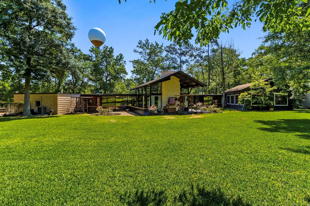 146 Billandrea Lane Panorama Village, TX 77304