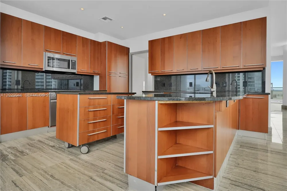 901 Brickell Key Blvd #3204 Miami, FL 33131