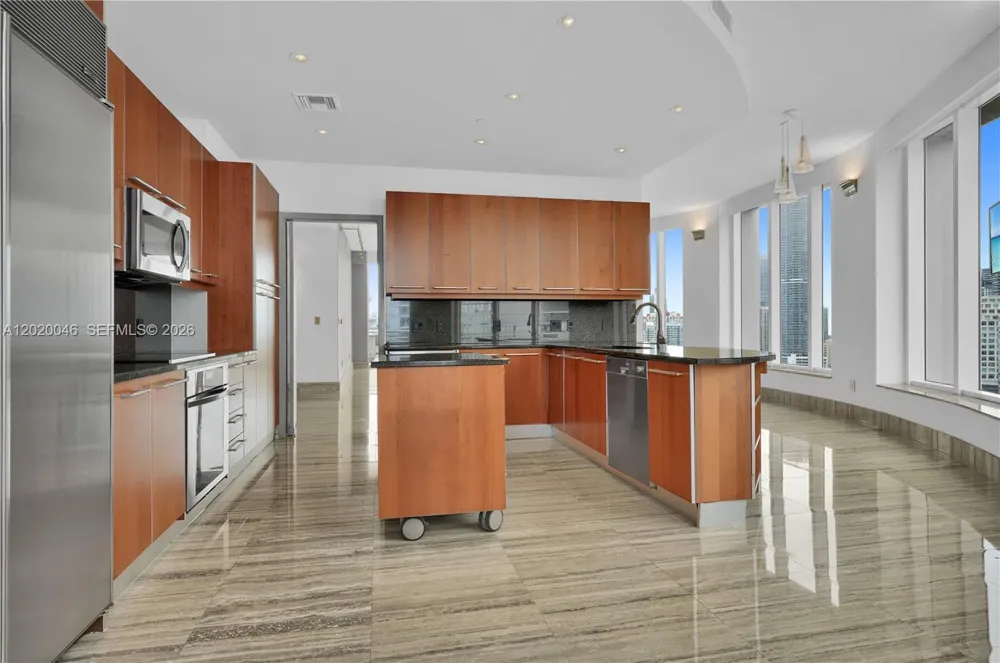 901 Brickell Key Blvd #3204 Miami, FL 33131
