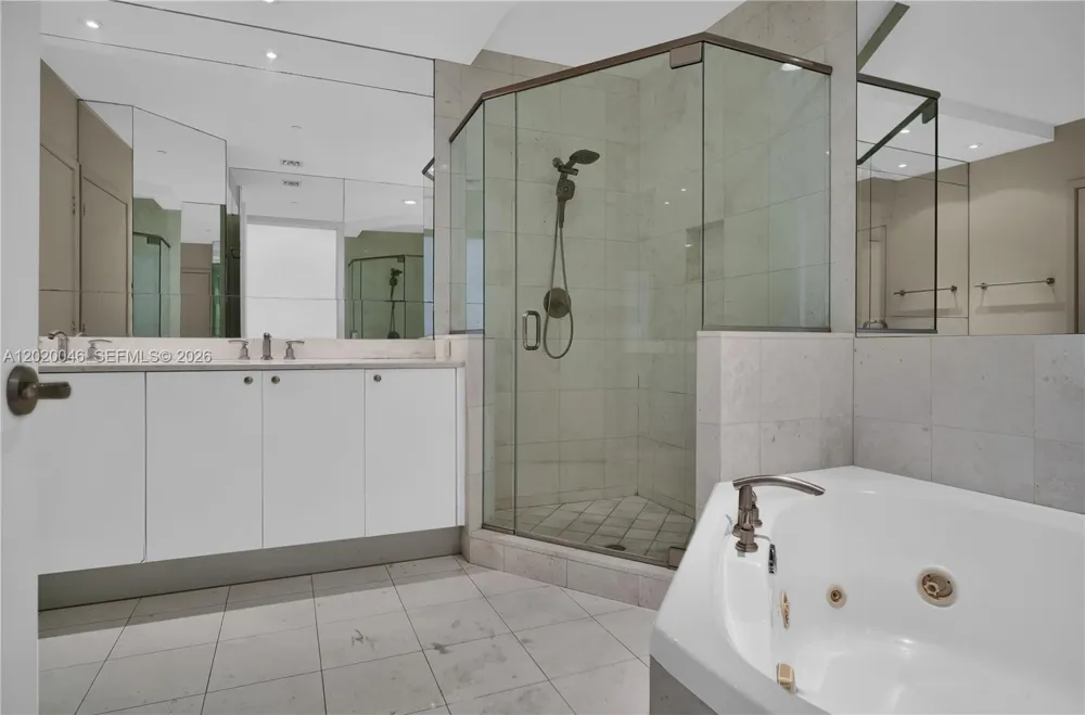 901 Brickell Key Blvd #3204 Miami, FL 33131