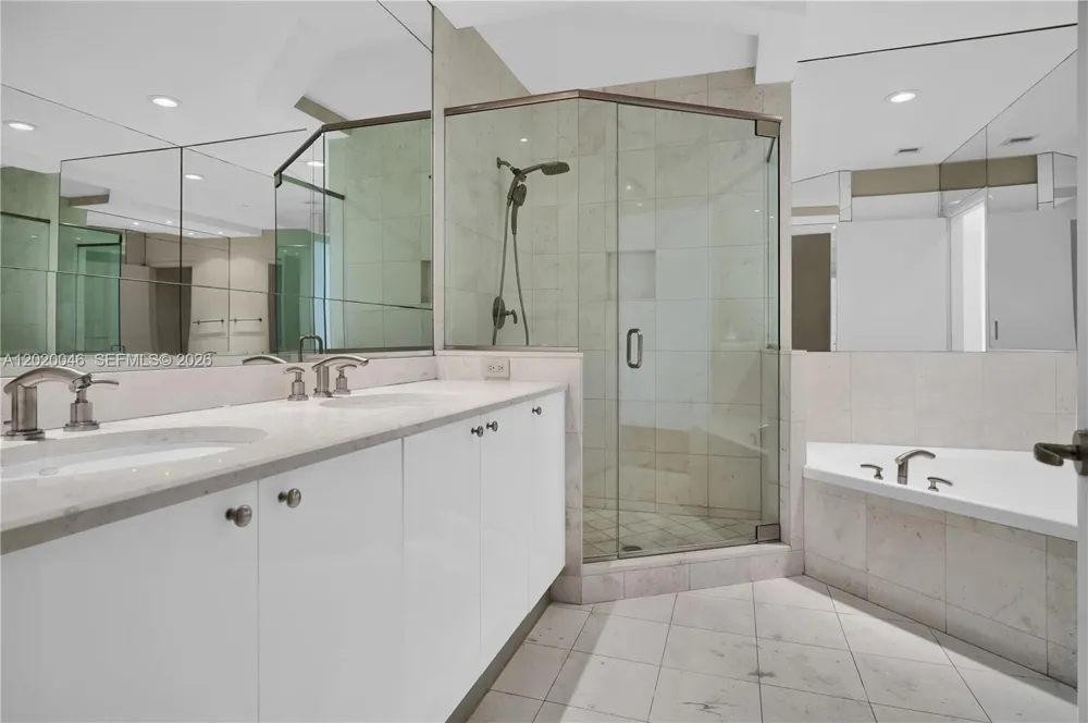 901 Brickell Key Blvd #3204 Miami, FL 33131