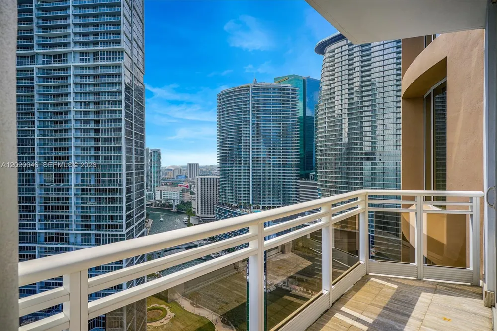901 Brickell Key Blvd #3204 Miami, FL 33131
