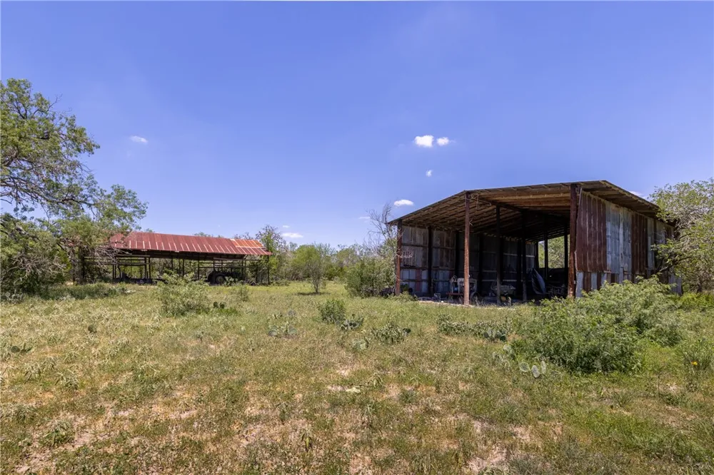 1305 FM 799 George West, TX 78022