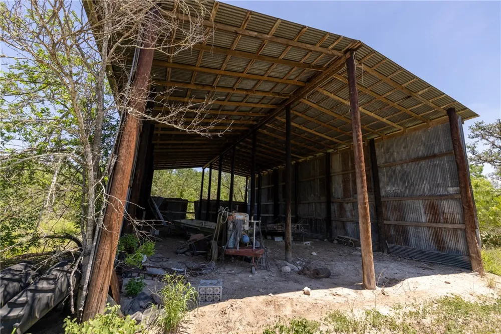 1305 FM 799 George West, TX 78022