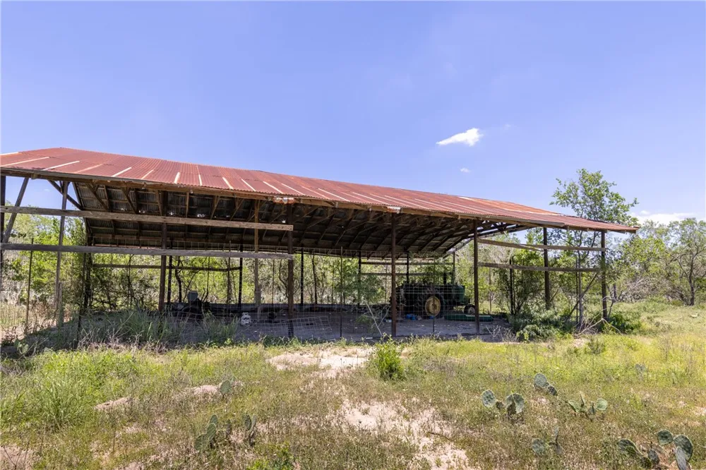 1305 FM 799 George West, TX 78022