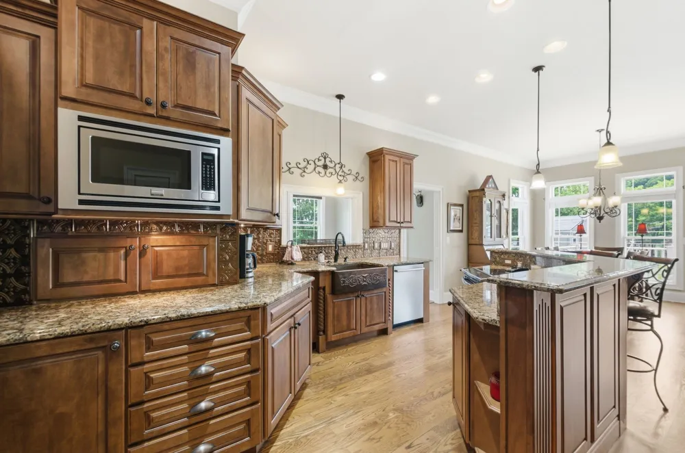 1024 Cumberland Dr Chapmansboro, TN 37035