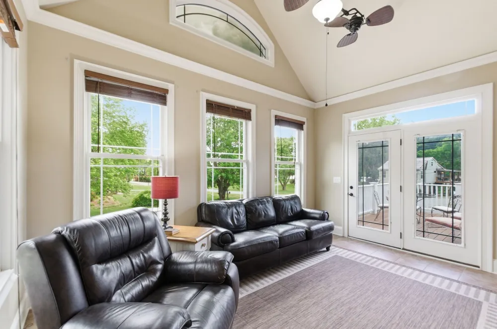 1024 Cumberland Dr Chapmansboro, TN 37035