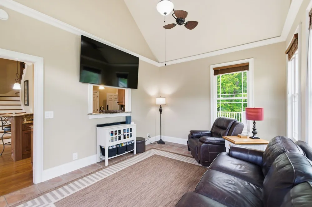 1024 Cumberland Dr Chapmansboro, TN 37035