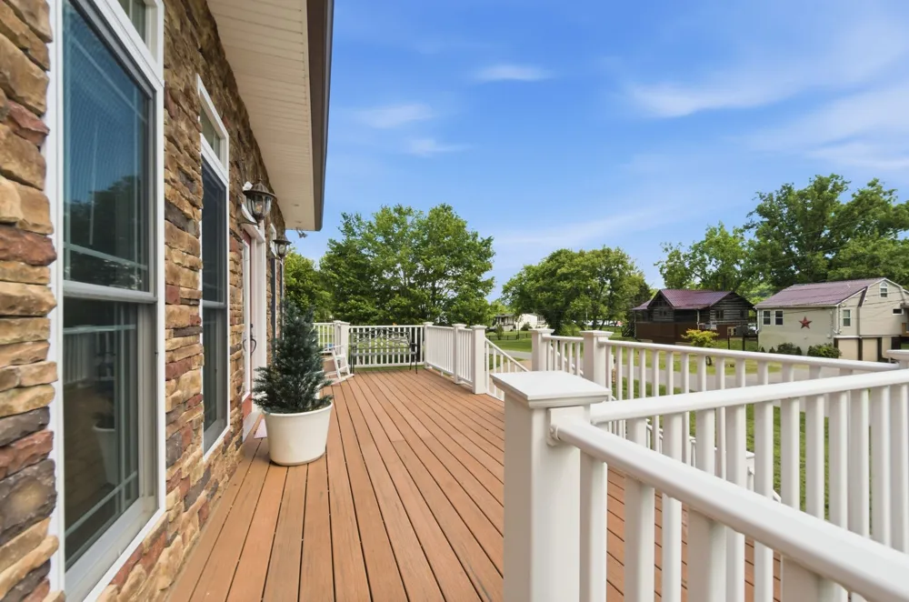 1024 Cumberland Dr Chapmansboro, TN 37035