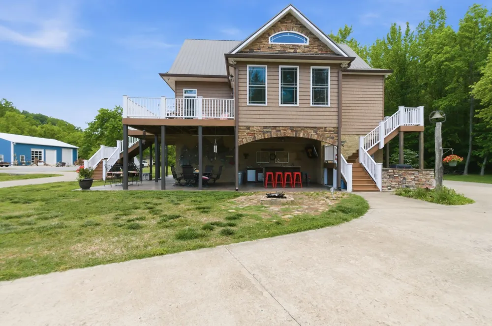 1024 Cumberland Dr Chapmansboro, TN 37035