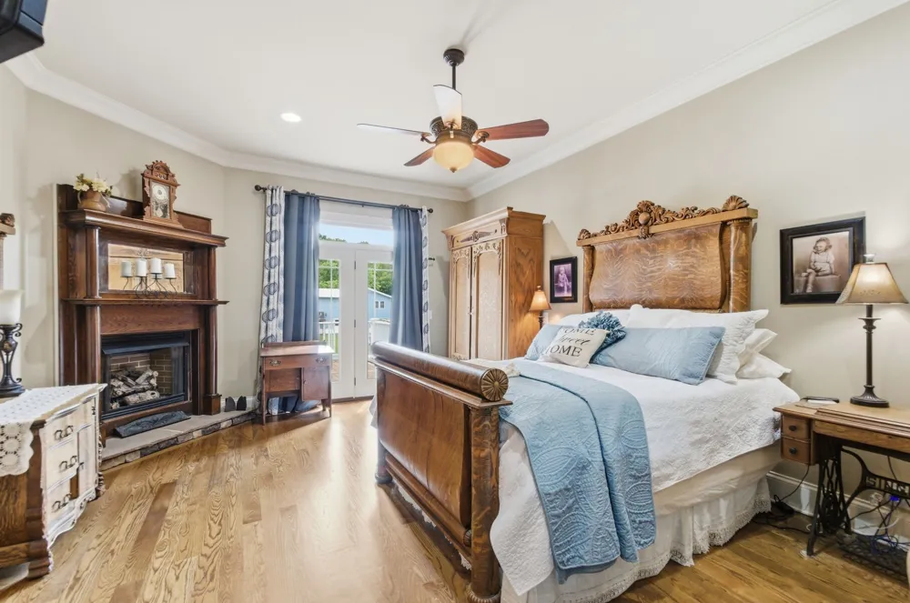 1024 Cumberland Dr Chapmansboro, TN 37035