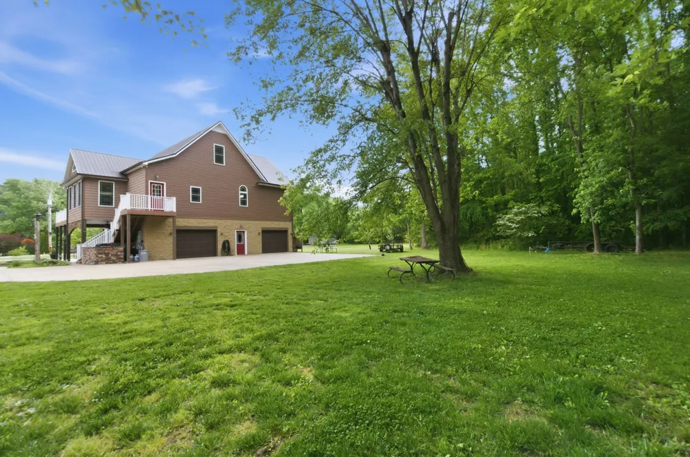 1024 Cumberland Dr Chapmansboro, TN 37035