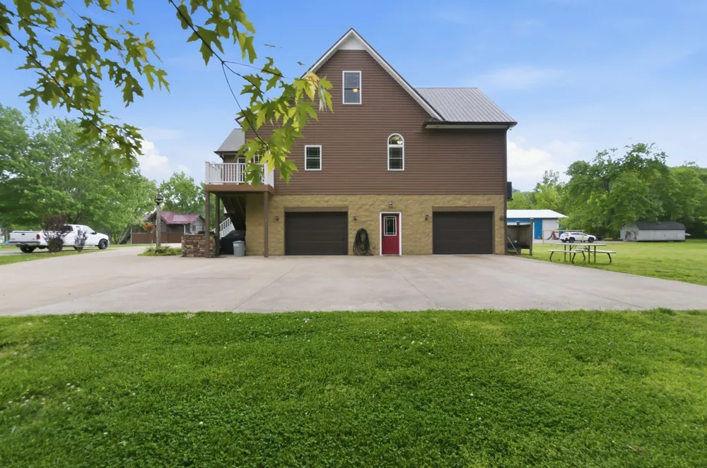 1024 Cumberland Dr Chapmansboro, TN 37035