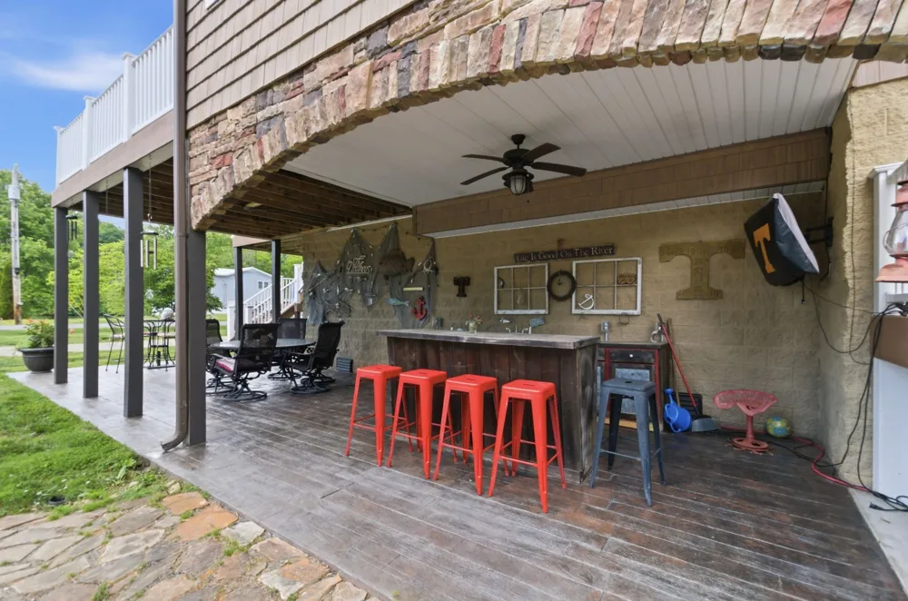 1024 Cumberland Dr Chapmansboro, TN 37035