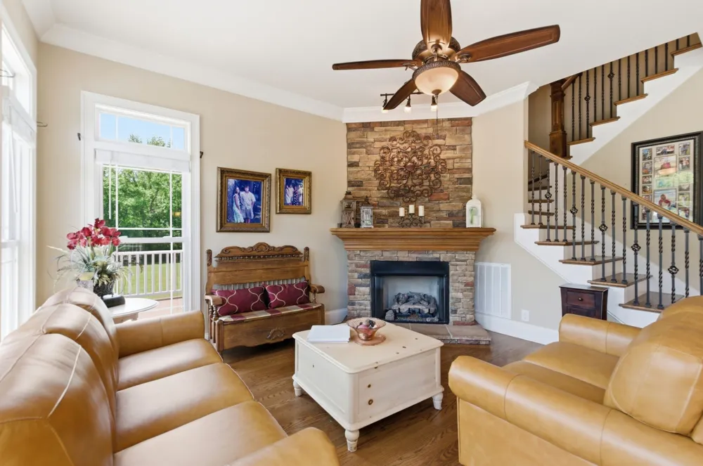 1024 Cumberland Dr Chapmansboro, TN 37035