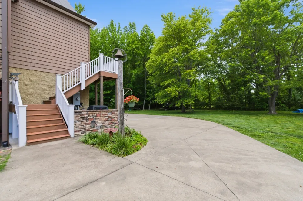 1024 Cumberland Dr Chapmansboro, TN 37035