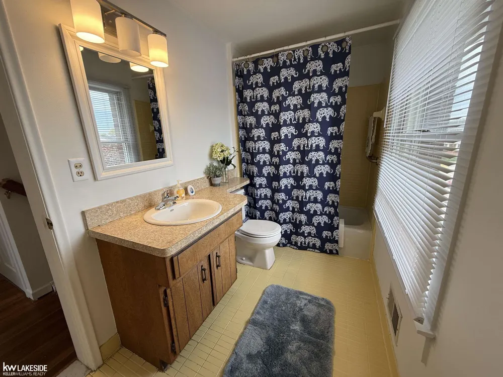 20016 Great Oaks Circle Circle Clinton Charter Township, MI 48038