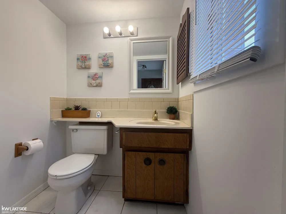 20016 Great Oaks Circle Circle Clinton Charter Township, MI 48038