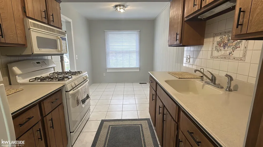 20016 Great Oaks Circle Circle Clinton Charter Township, MI 48038