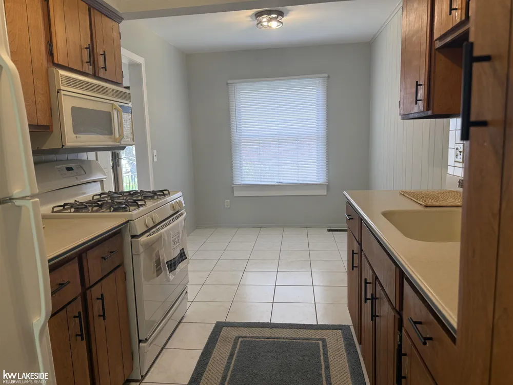 20016 Great Oaks Circle Circle Clinton Charter Township, MI 48038