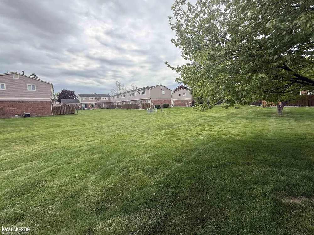 20016 Great Oaks Circle Circle Clinton Charter Township, MI 48038