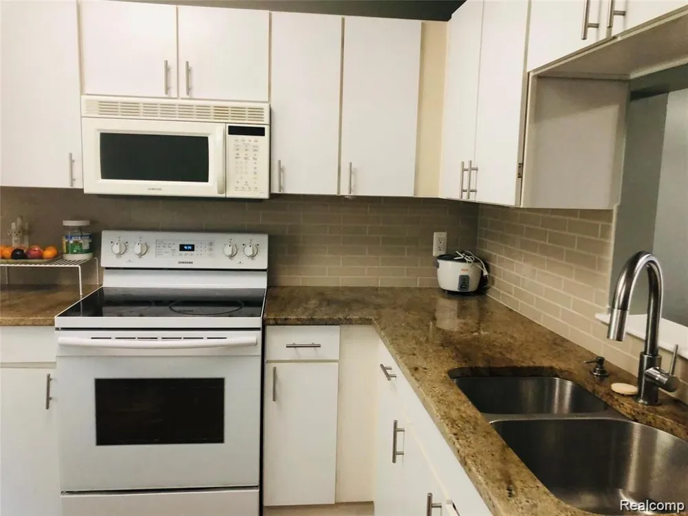 41419 CORNELL DRIVE Novi City, MI 48377