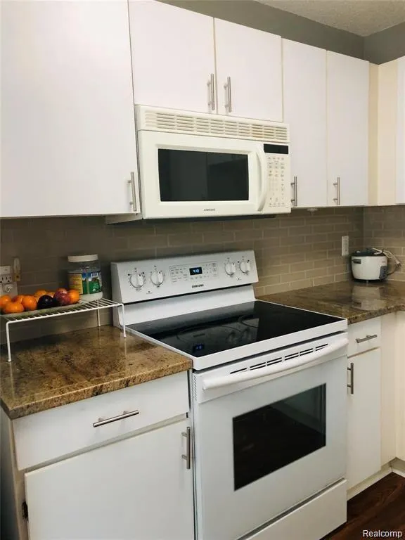 41419 CORNELL DRIVE Novi City, MI 48377