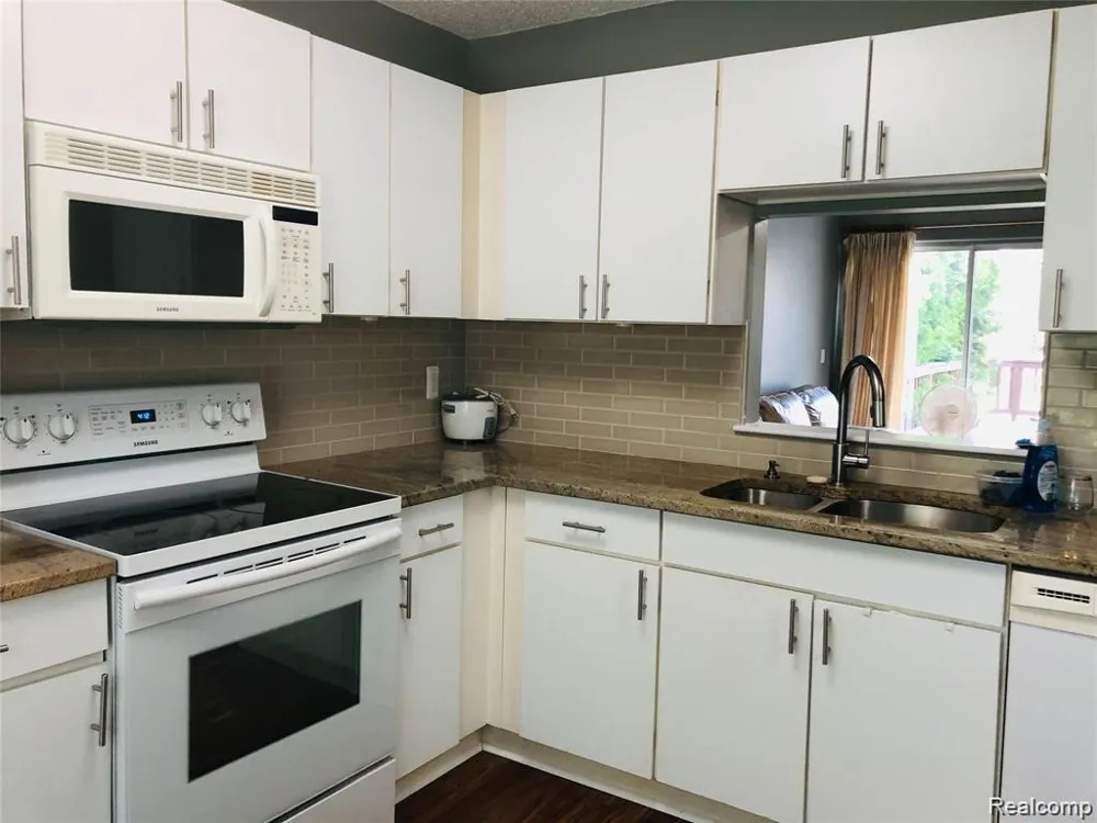 41419 CORNELL DRIVE Novi City, MI 48377