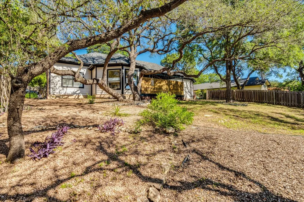 107 Copperleaf Road Lakeway, TX 78734