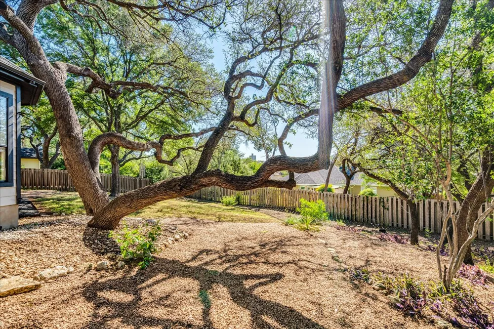 107 Copperleaf Road Lakeway, TX 78734