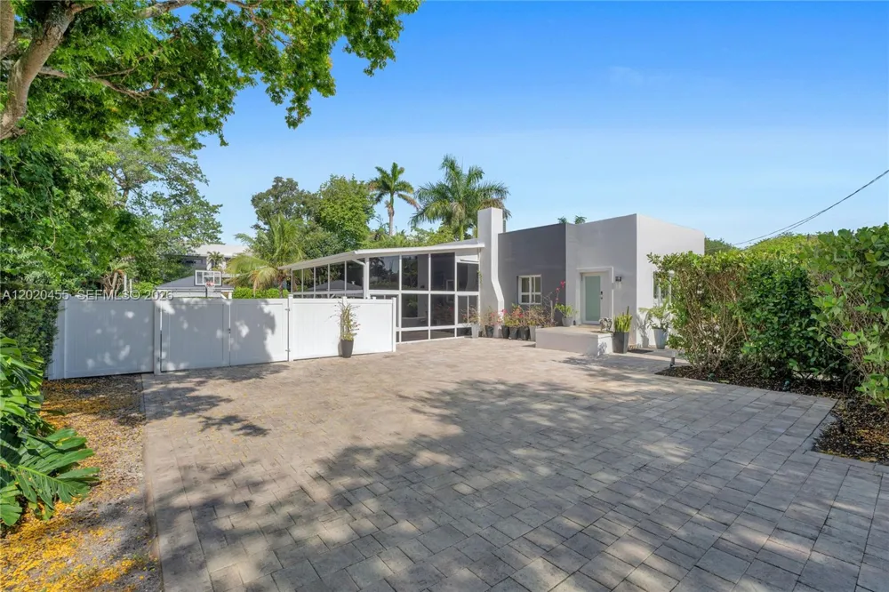 11144 NE 8th Ct Biscayne Park, FL 33161