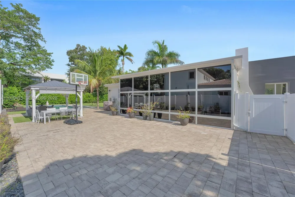 11144 NE 8th Ct Biscayne Park, FL 33161