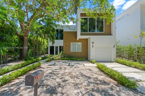 1816 SW 23rd St
