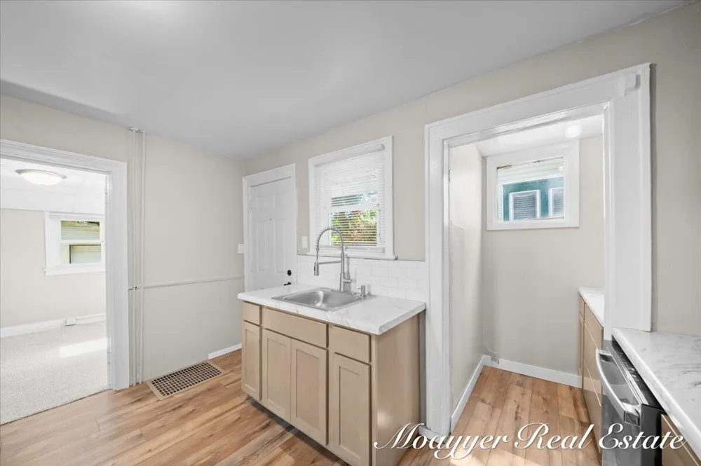 1108 Muskegon Avenue NW Grand Rapids, MI 49504