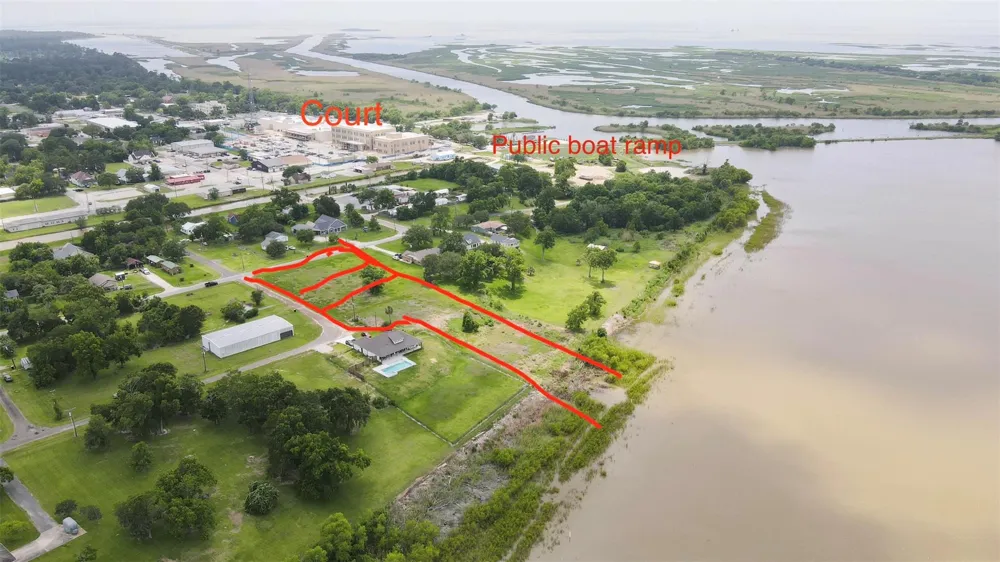 3 Magnolia Ave Anahuac, TX 77514