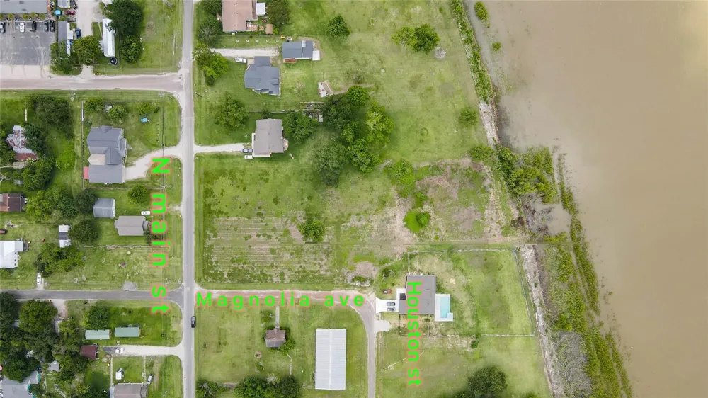 3 Magnolia Ave Anahuac, TX 77514
