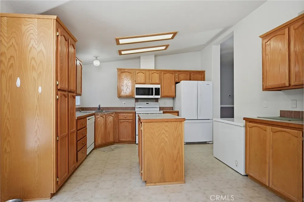 13500 Eastlake Clearlake, CA 95422