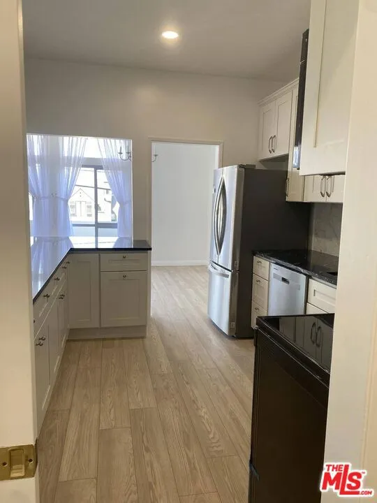 511 San Vicente Boulevard #204 Santa Monica, CA 90402