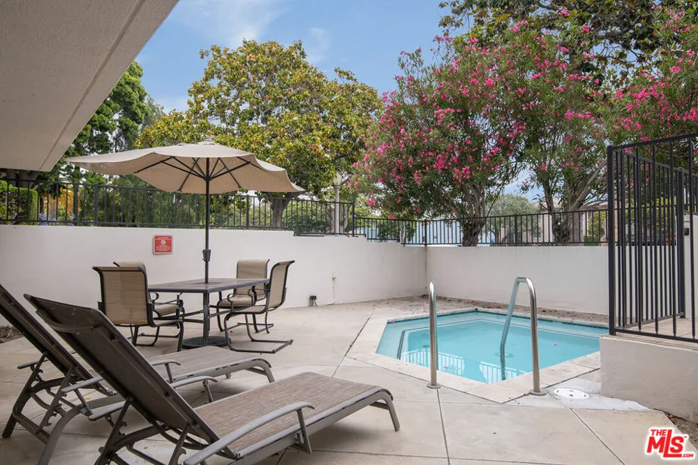 511 San Vicente Boulevard #204 Santa Monica, CA 90402