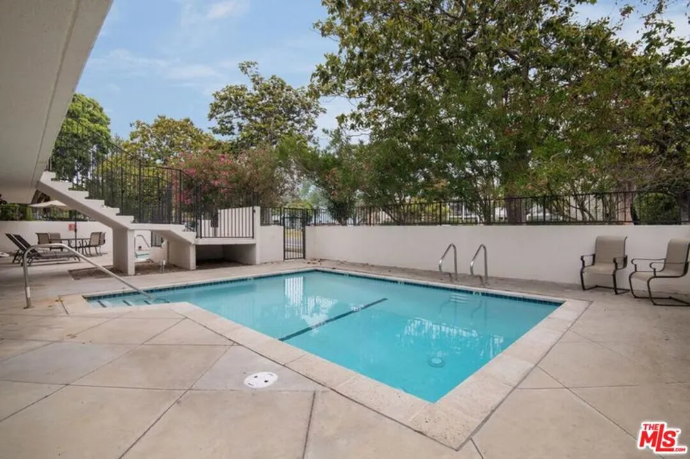 511 San Vicente Boulevard #204 Santa Monica, CA 90402