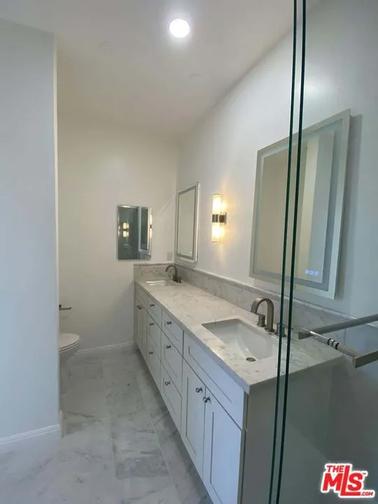 511 San Vicente Boulevard #204 Santa Monica, CA 90402