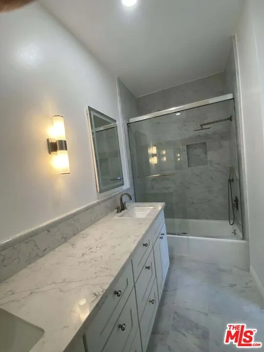 511 San Vicente Boulevard #204 Santa Monica, CA 90402