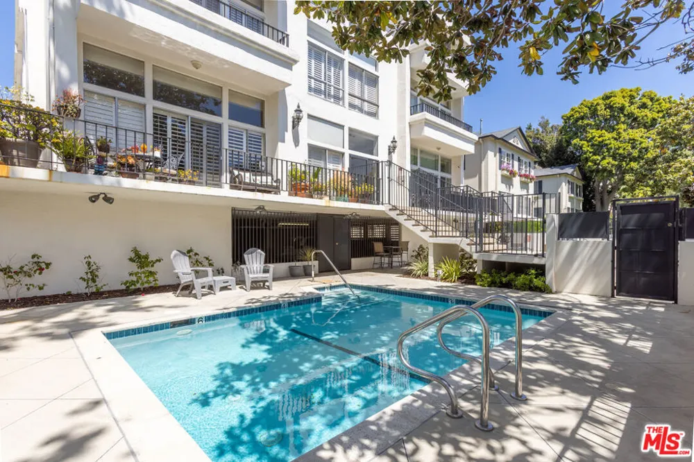 511 San Vicente Boulevard #204 Santa Monica, CA 90402