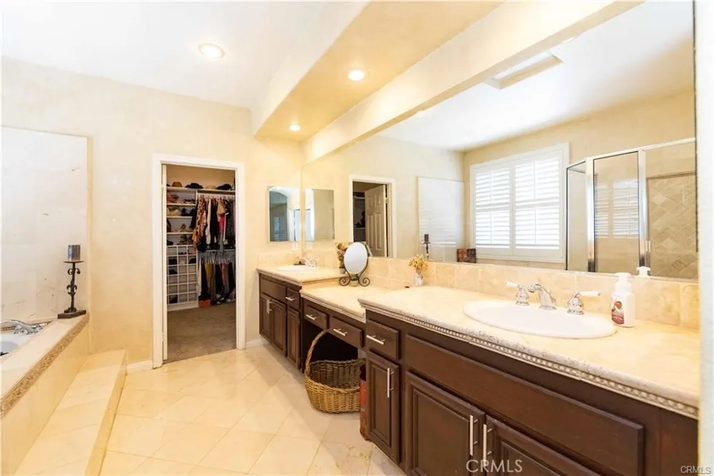45568 Via Puebla Temecula, CA 92592