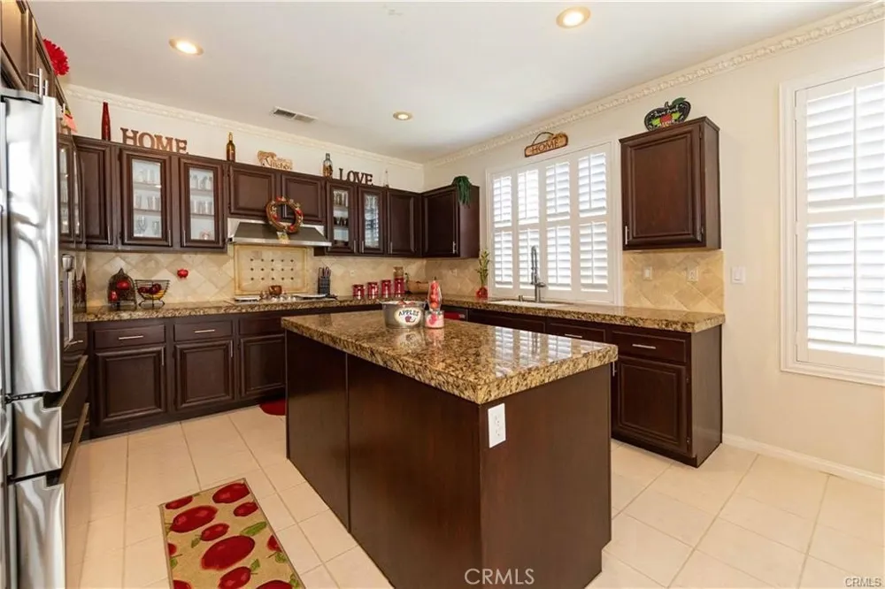 45568 Via Puebla Temecula, CA 92592