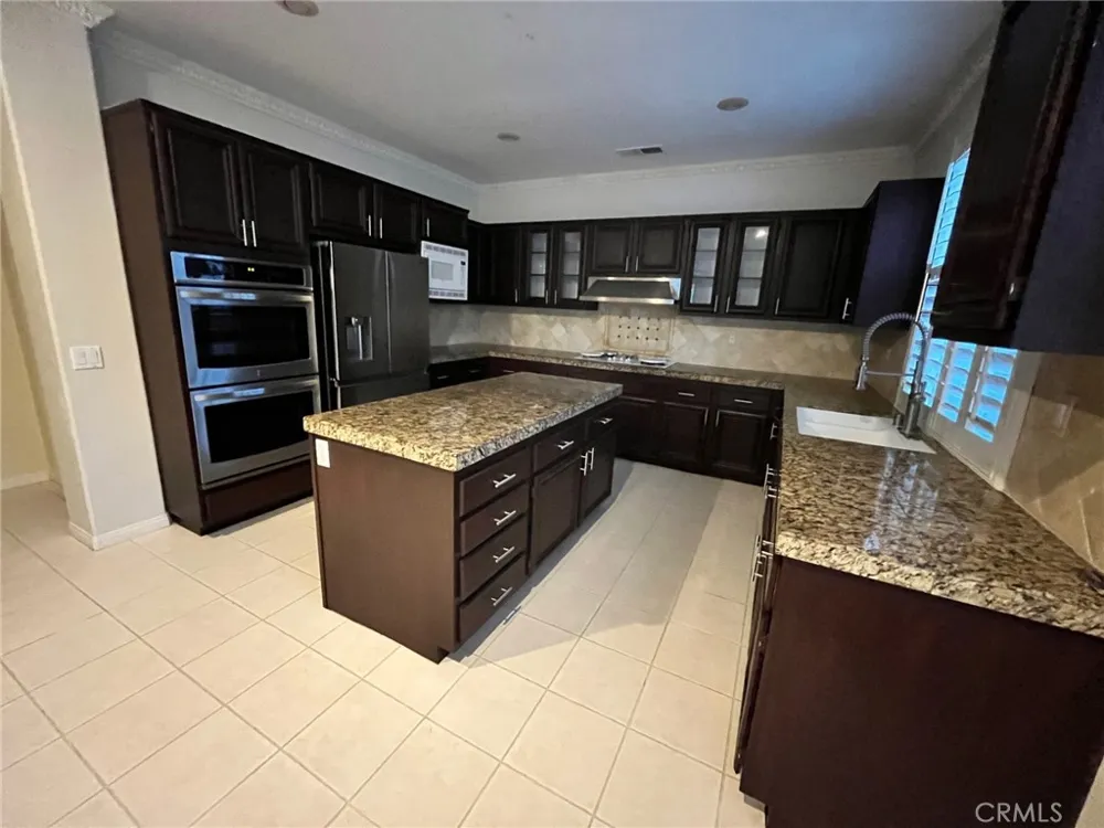 45568 Via Puebla Temecula, CA 92592