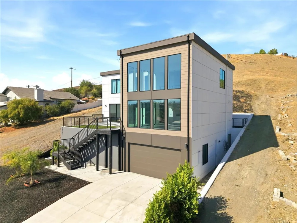 28896 Vacation Dr. Canyon Lake, CA 92587