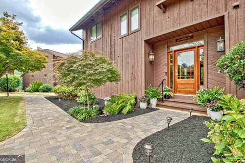 4 & 5 Northlake CIR