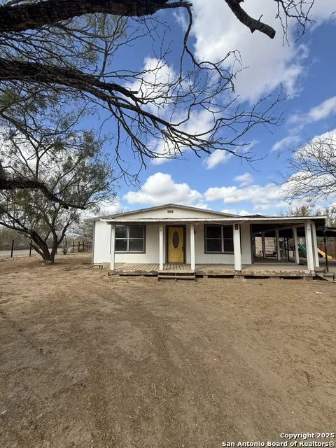 279 Cenizo Carrizo Springs, TX 78834