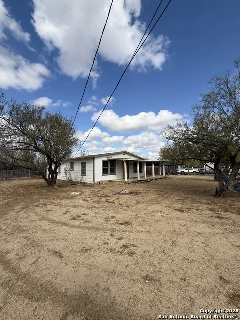 279 Cenizo Carrizo Springs, TX 78834